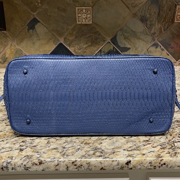 TAXIDERMY LIZ TRAVELER TOTE LARGE NAVY METALLIC - Picture 3 of 6